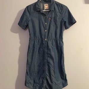 Levis dress with short sleeves